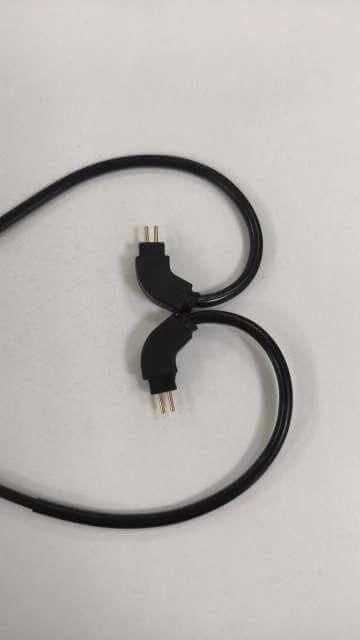 2 pin audio cable in shape of a heart
